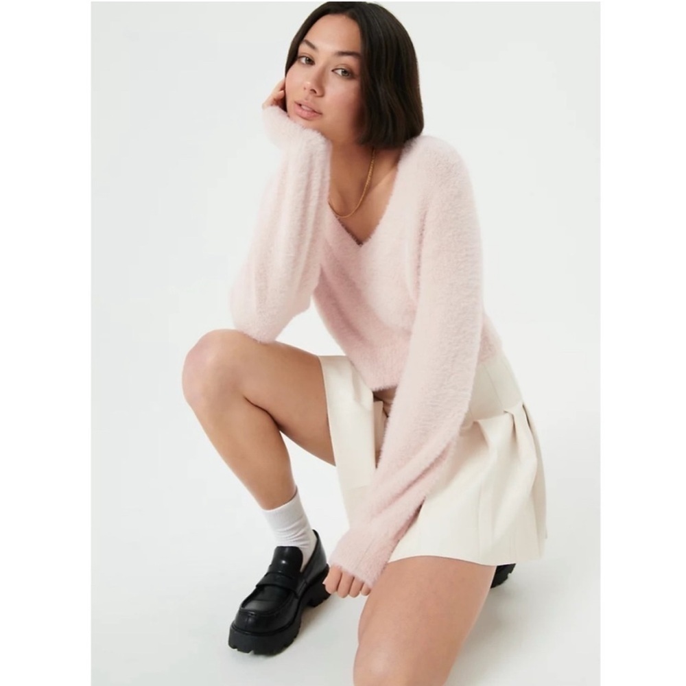 Sunday Best Cream Fuzzy Sweater V-Neck Cropped in Mauve Mousse Pink size 2XS